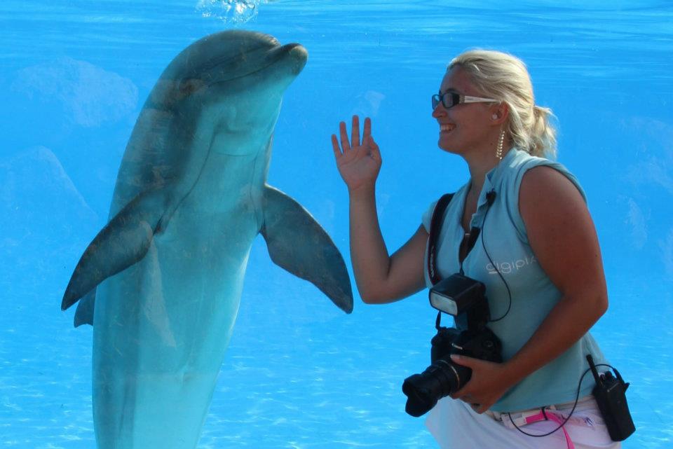 Gwladys Auzanneau photo with dolphin